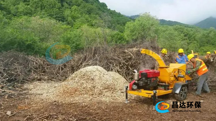 甘肅林業山（shān）區園林綠化養護中心樹枝粉（fěn）碎機客戶現場