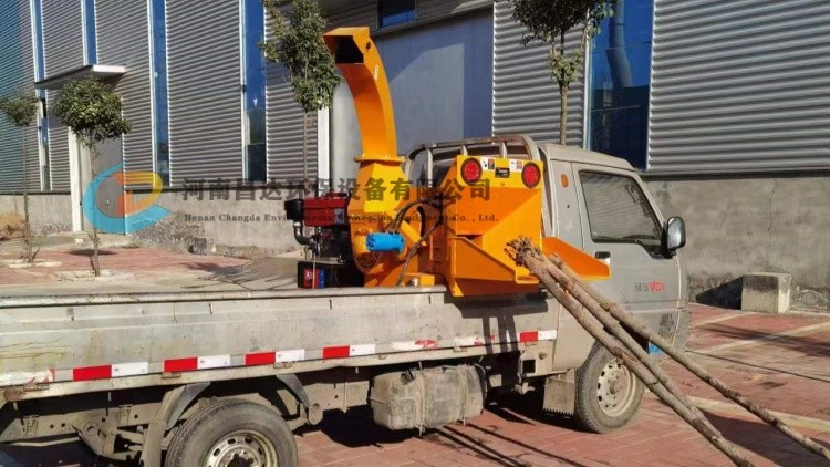 浙江客戶定製小型車載式樹枝粉（fěn）碎機.jpg