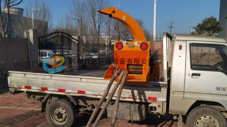 浙江可以定製小型（xíng）車載式樹枝粉（fěn）碎機2.jpg