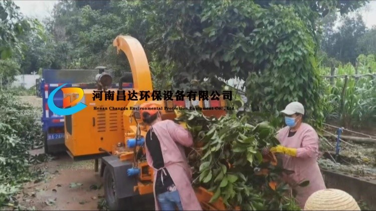 河南昌達HC-6145樹枝（zhī）粉碎機浙江杭州客（kè）戶現場（chǎng）