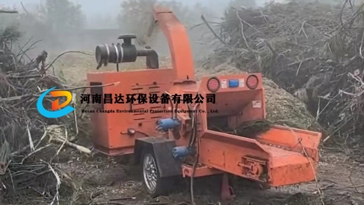 河（hé）南昌達HC-6140樹枝粉碎機湖北武漢客戶現場