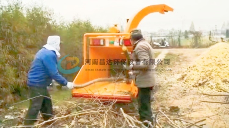 1704677678134342.jpg 河南昌達HC6145型樹(shù)枝粉碎機(jī)山東濟南客戶(hù)使用(yòng)現(xiàn)場.jpg