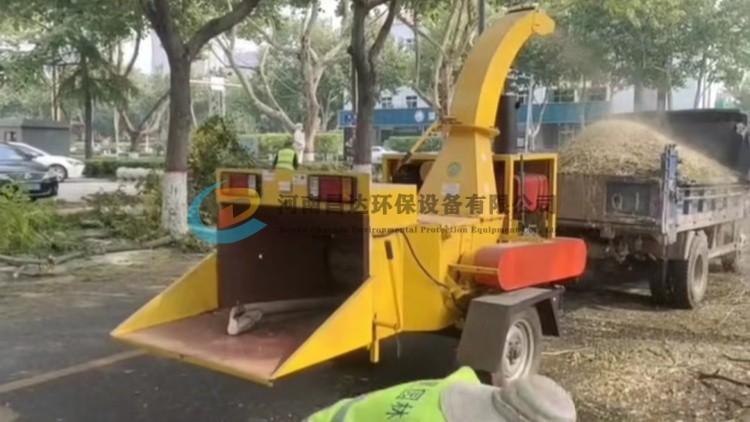 6145園林綠化樹枝粉碎（suì）機河北石家莊客戶使用現場