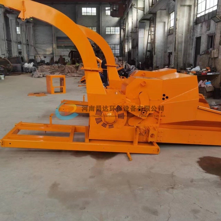 湖北客戶定製車（chē）載式樹枝粉碎車主機.jpg