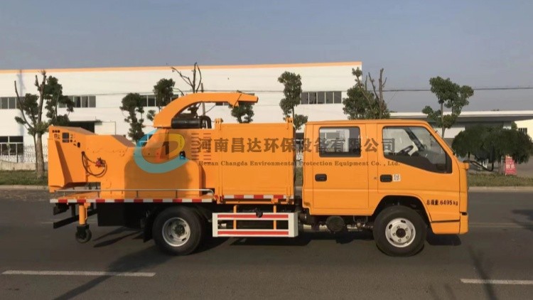 湖北客戶定（dìng）製車載式樹枝粉碎車（chē）主機2.jpg